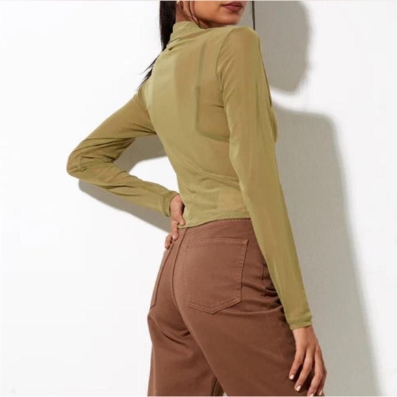 BNWT Motel Rocks Kelly Shirt Olive And Motel Rocks White Halter - Picture 6 of 11